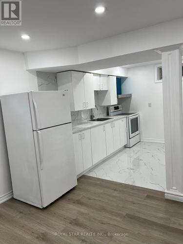 105 Lougheed Road E, Barrie, ON - Indoor Photo Showing Kitchen