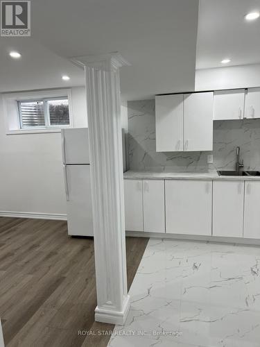 105 Lougheed Road E, Barrie, ON - Indoor Photo Showing Kitchen