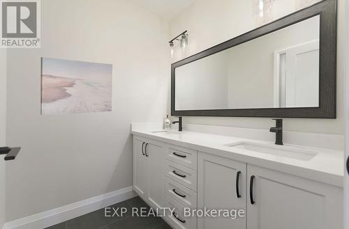 63 Gateway Drive, Barrie, ON - Indoor Photo Showing Bathroom