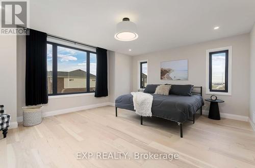 63 Gateway Drive, Barrie, ON - Indoor Photo Showing Bedroom