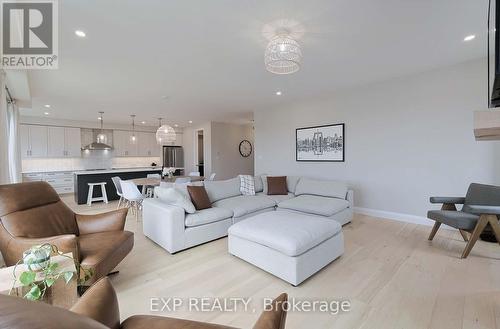 63 Gateway Drive, Barrie, ON - Indoor Photo Showing Living Room