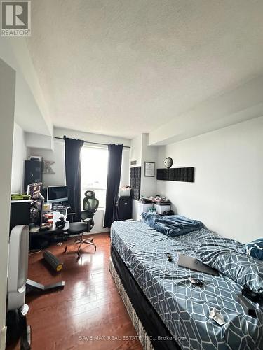 719 - 6 Humberline Drive, Toronto, ON - Indoor Photo Showing Bedroom