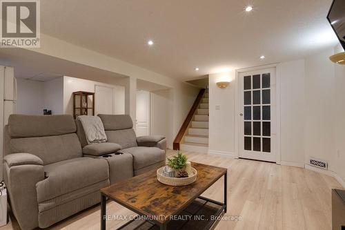 355 Southill Drive, Kitchener, ON - Indoor Photo Showing Living Room