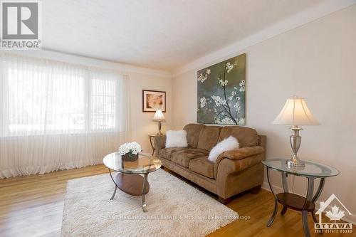 A - 820 Smyth Road, Ottawa, ON - Indoor Photo Showing Living Room