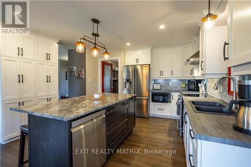 63 Nadine Street, Clarence-Rockland (607 - Clarence/Rockland Twp), ON - Indoor Photo Showing Kitchen With Double Sink With Upgraded Kitchen