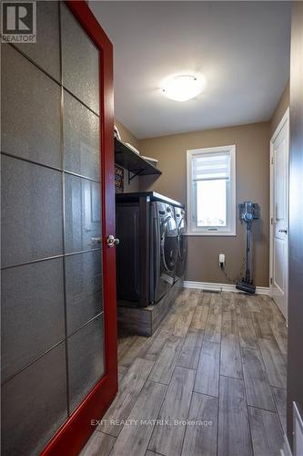 63 Nadine Street, Clarence-Rockland (607 - Clarence/Rockland Twp), ON - Indoor Photo Showing Laundry Room