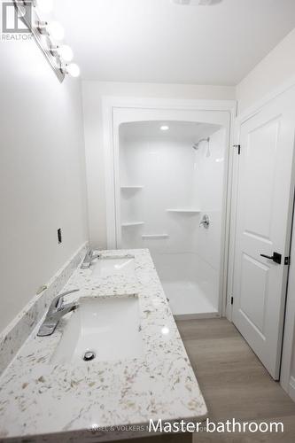 68 Warren Trail, Welland (773 - Lincoln/Crowland), ON - Indoor Photo Showing Bathroom