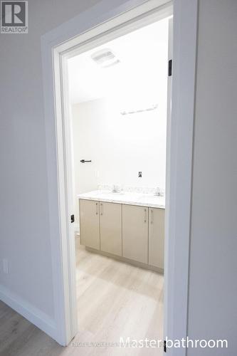 68 Warren Trail, Welland (773 - Lincoln/Crowland), ON - Indoor Photo Showing Bathroom