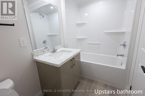 68 Warren Trail, Welland (773 - Lincoln/Crowland), ON - Indoor Photo Showing Bathroom