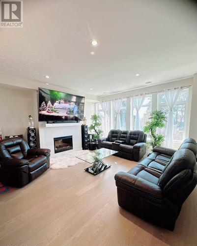 1102 Cameron Avenue Unit# 26, Kelowna, BC - Indoor Photo Showing Living Room With Fireplace