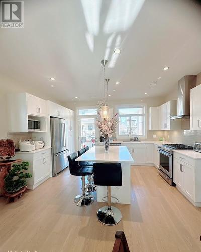 1102 Cameron Avenue Unit# 26, Kelowna, BC - Indoor Photo Showing Kitchen With Stainless Steel Kitchen With Upgraded Kitchen