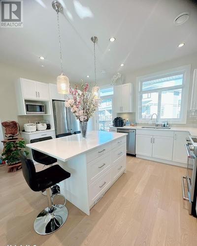 1102 Cameron Avenue Unit# 26, Kelowna, BC - Indoor Photo Showing Kitchen With Upgraded Kitchen