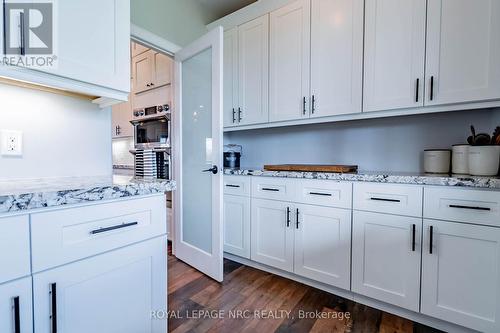 856 Lorraine Road, Port Colborne (874 - Sherkston), ON - Indoor Photo Showing Kitchen