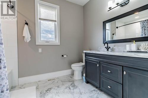 856 Lorraine Road, Port Colborne (874 - Sherkston), ON - Indoor Photo Showing Bathroom