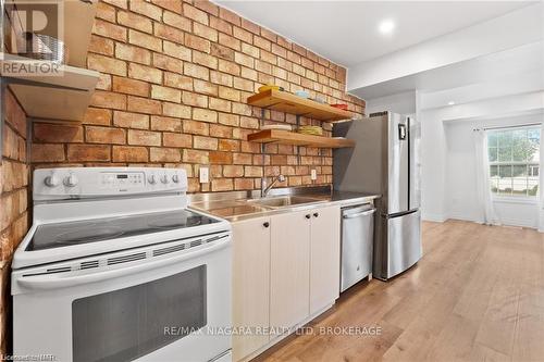 59 Permilla Street, St. Catharines, ON - Indoor Photo Showing Kitchen With Double Sink