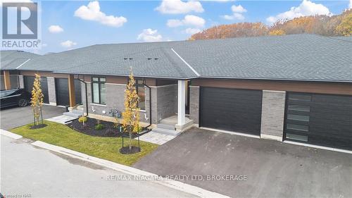 2 - 300 Richmond Street, Thorold (558 - Confederation Heights), ON - Outdoor