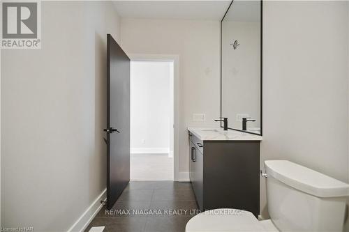 2 - 300 Richmond Street, Thorold (558 - Confederation Heights), ON - Indoor Photo Showing Bathroom