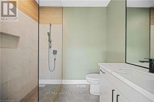 2 - 300 Richmond Street, Thorold (558 - Confederation Heights), ON - Indoor Photo Showing Bathroom