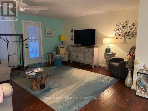 202 - 200 East Street S, Kawartha Lakes (Bobcaygeon), ON - Indoor Photo Showing Living Room