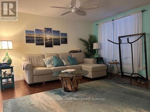 202 - 200 East Street S, Kawartha Lakes (Bobcaygeon), ON - Indoor Photo Showing Living Room