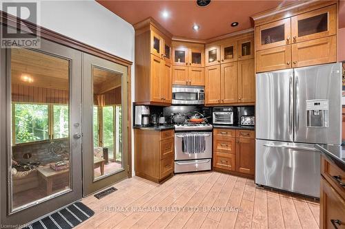 164 Thorold Road, Welland, ON - Indoor Photo Showing Kitchen