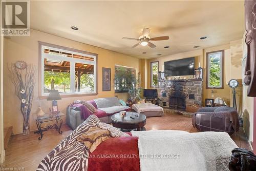 164 Thorold Road, Welland, ON - Indoor Photo Showing Living Room With Fireplace