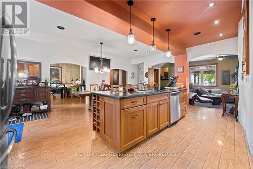 164 Thorold Road, Welland, ON - Indoor Photo Showing Kitchen