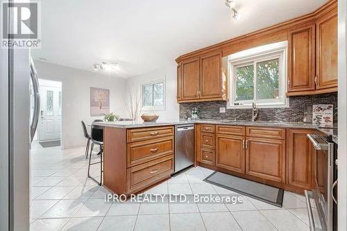 5 Parkend Avenue, Brampton, ON - Indoor Photo Showing Kitchen