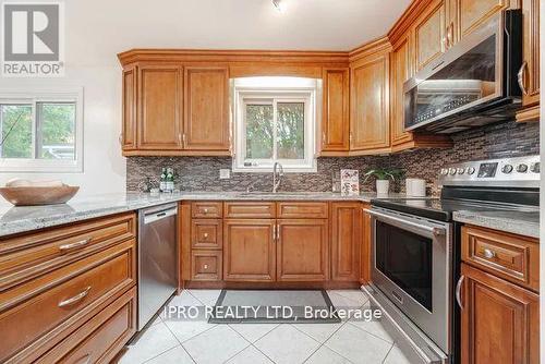 5 Parkend Avenue, Brampton, ON - Indoor Photo Showing Kitchen With Stainless Steel Kitchen