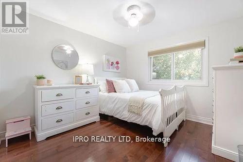 5 Parkend Avenue, Brampton, ON - Indoor Photo Showing Bedroom