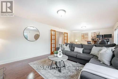 5 Parkend Avenue, Brampton, ON - Indoor Photo Showing Living Room