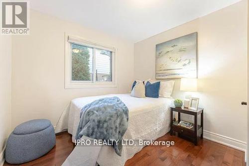 5 Parkend Avenue, Brampton, ON - Indoor Photo Showing Bedroom