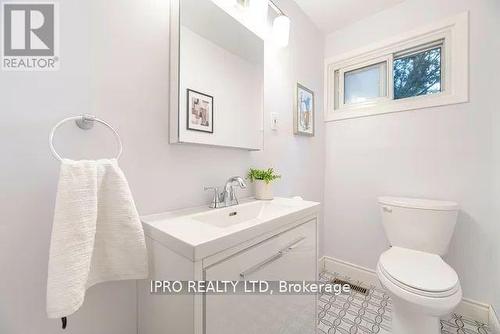 5 Parkend Avenue, Brampton, ON - Indoor Photo Showing Bathroom