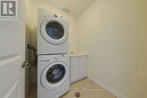 7 - 90 Little Creek Road, Mississauga, ON - Indoor Photo Showing Laundry Room