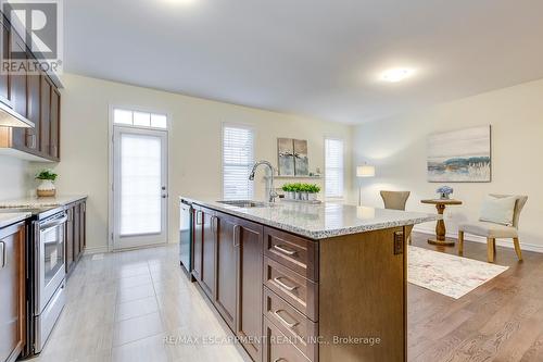 3483 Eternity Way, Oakville, ON - Indoor Photo Showing Kitchen With Upgraded Kitchen