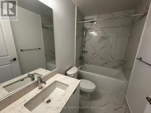 1903 - 202 Burnhamthorpe Road E, Mississauga, ON - Indoor Photo Showing Bathroom