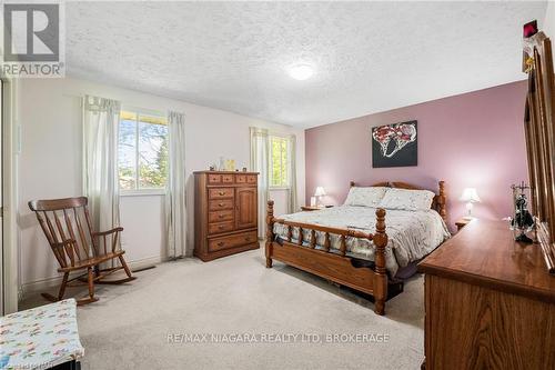 7715 Swan Street, Niagara Falls, ON - Indoor Photo Showing Bedroom