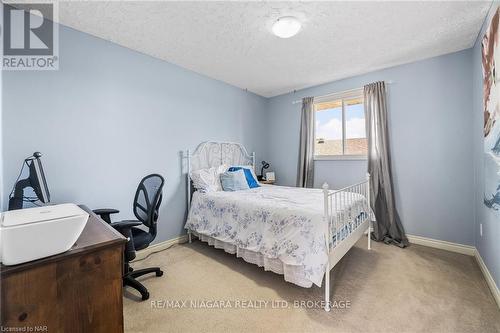 7715 Swan Street, Niagara Falls, ON - Indoor Photo Showing Bedroom