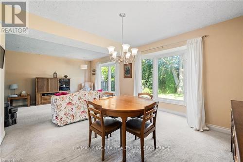 7715 Swan Street, Niagara Falls, ON - Indoor Photo Showing Dining Room