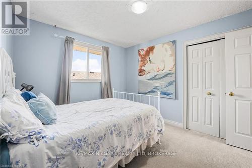 7715 Swan Street, Niagara Falls, ON - Indoor Photo Showing Bedroom