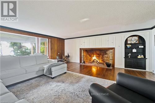 214 Windmill Point Road S, Fort Erie, ON - Indoor Photo Showing Living Room With Fireplace