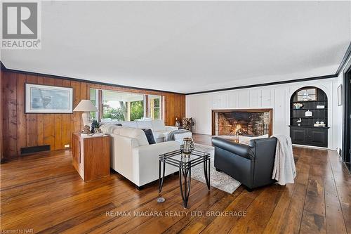 214 Windmill Point Road S, Fort Erie, ON - Indoor Photo Showing Living Room With Fireplace