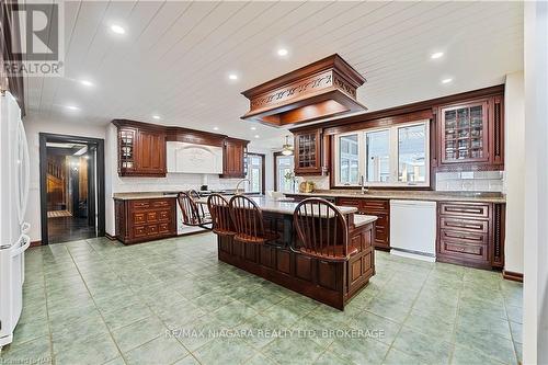 214 Windmill Point Road S, Fort Erie, ON - Indoor Photo Showing Kitchen