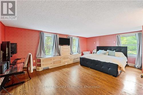 214 Windmill Point Road S, Fort Erie, ON - Indoor Photo Showing Bedroom