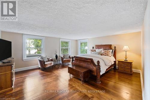 214 Windmill Point Road S, Fort Erie, ON - Indoor Photo Showing Bedroom