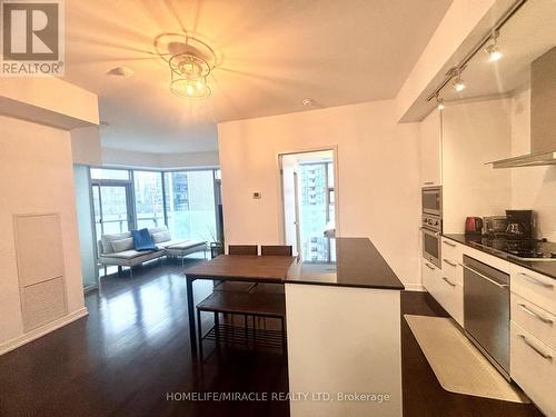 1902 - 14 York Street, Toronto, ON - Indoor Photo Showing Kitchen