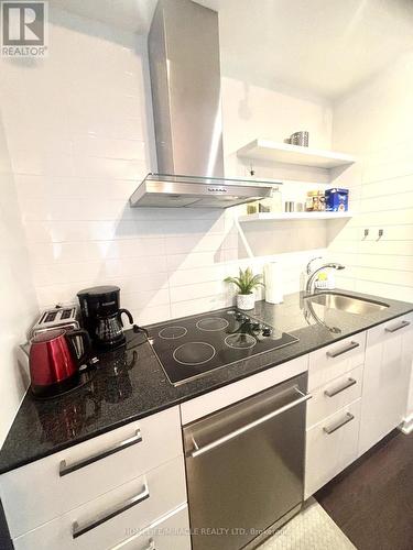 1902 - 14 York Street, Toronto, ON - Indoor Photo Showing Kitchen