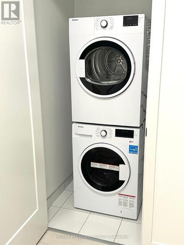 525 - 5 Defries Street, Toronto, ON - Indoor Photo Showing Laundry Room