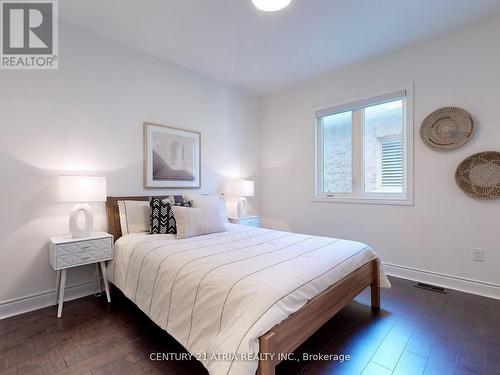 717 Mee Place, Newmarket, ON - Indoor Photo Showing Bedroom