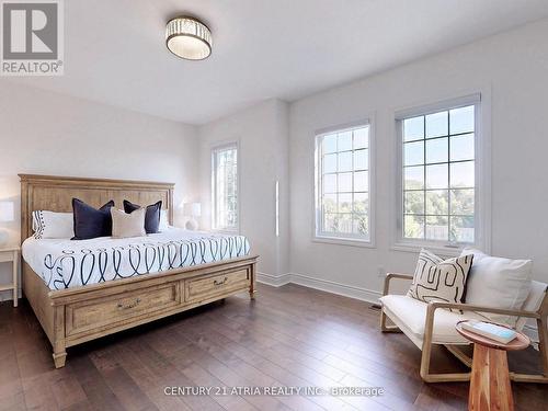 717 Mee Place, Newmarket, ON - Indoor Photo Showing Bedroom